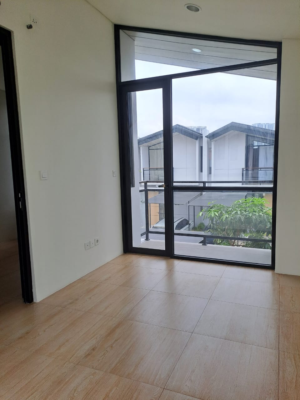 Rumah Disewakan di Cluster Uptown Lippo Cikarang